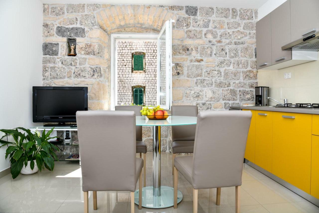 Mila Apartment Sinj Exterior foto